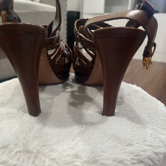 Prada - Picture 4 of 13